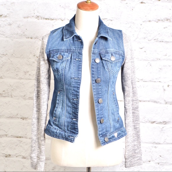 ❌SOLD❌ Guess Denim Jacket - Picture 2 of 7